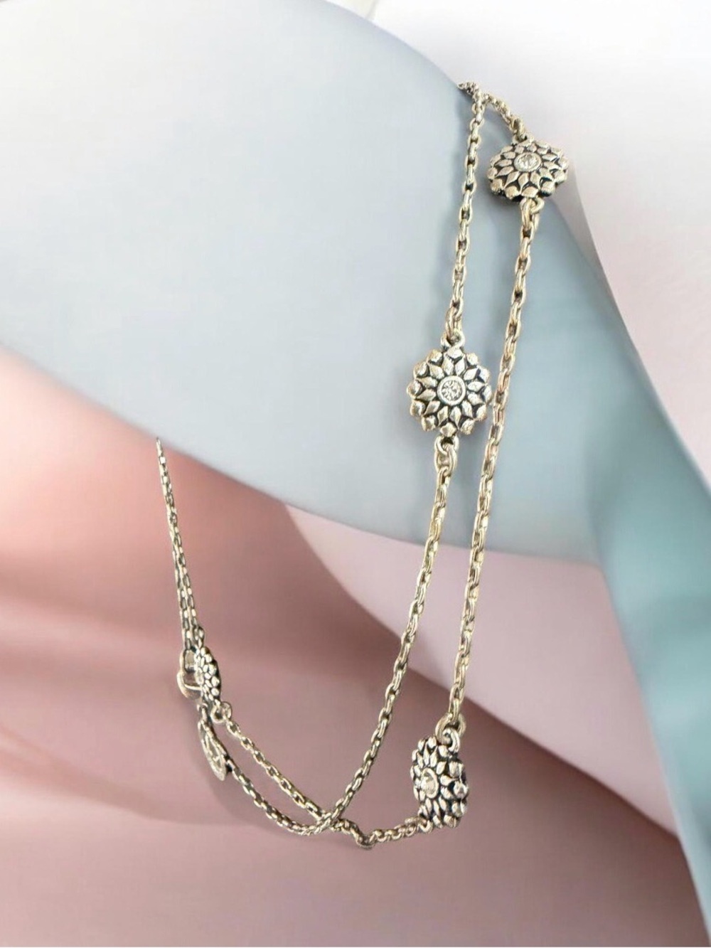 Vtg Crown Trifari Textured Flower Station Rhinestone/Crystal Necklace SilverTone - Picture 2 of 8